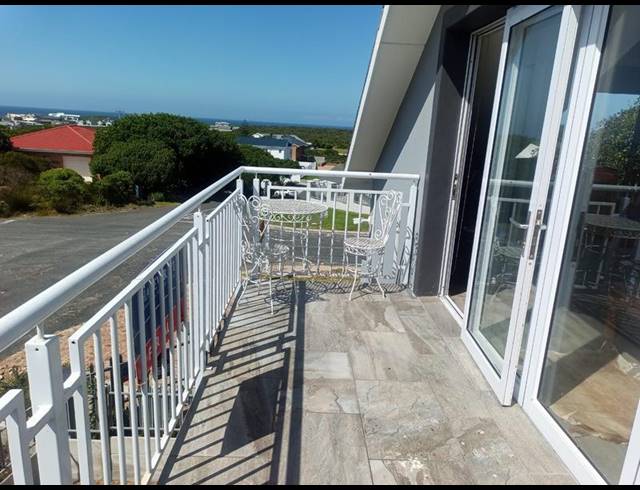 5 BEDROOM HOUSE FOR SALE IN KLEINBAAI